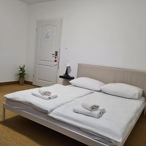 Economy King Room